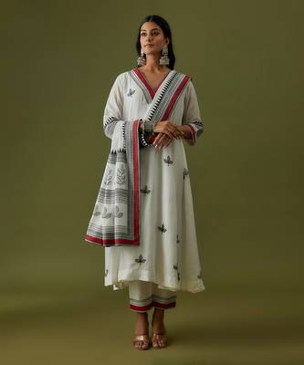Ivory block printed and embroidered leaf motif kurta set 1