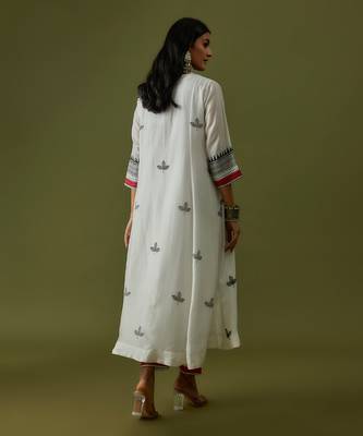 Ivory block printed and embroidered leaf motif kurta set 2