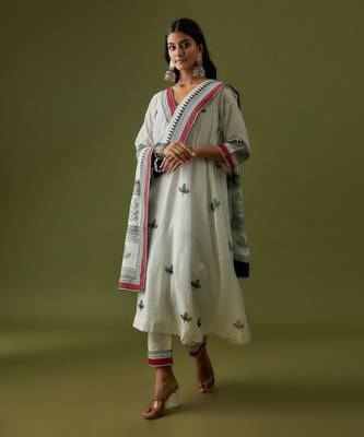 Ivory block printed and embroidered leaf motif kurta set 4