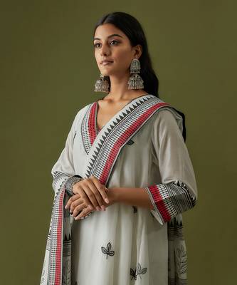 Ivory block printed and embroidered leaf motif kurta set 5