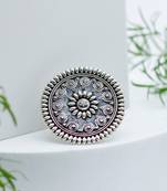 Silver round floral design ring