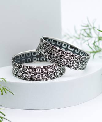 Checker box design silver bangles 1