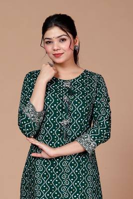 Womens Rayon Bandhani Print Straight Kurta Green 4