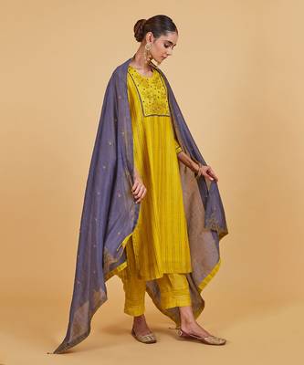 Yellow dhari yoke kurta set 2