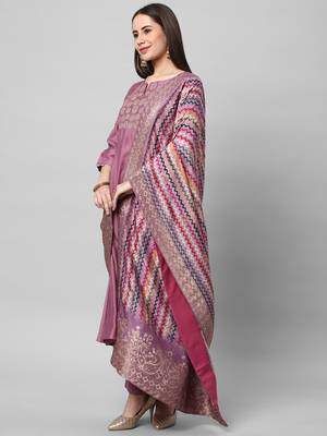 Embroidered a line kurta paired with straight pants and printed brocade dupatta. 4