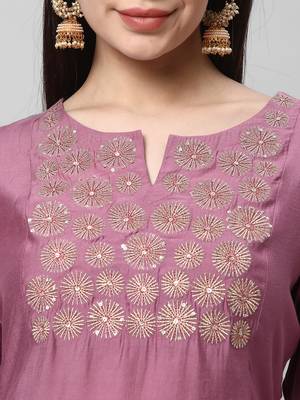 Embroidered a line kurta paired with straight pants and printed brocade dupatta. 5