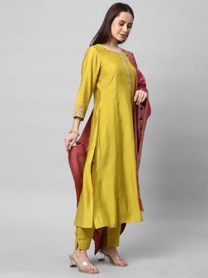 Embroidered a line kurta paired with brocade dupatta and straight pants. 3
