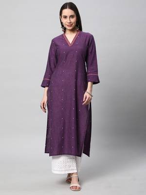 Woven cotton kurta with embroidery detailling. 1