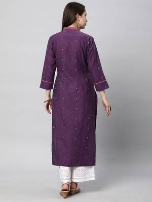 Woven cotton kurta with embroidery detailling. 2