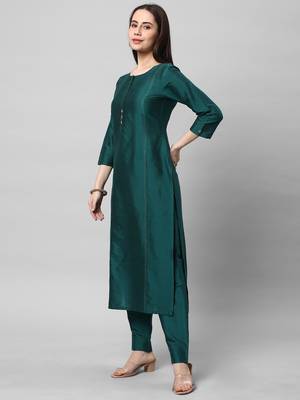 A viscose straight kurta with mock placket. 3