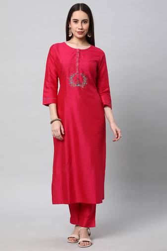 A straight kurta with mock placket ehnaced with machine embroidery.