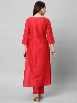 A straight kurta with machine embroidery at in v format yoke. 2