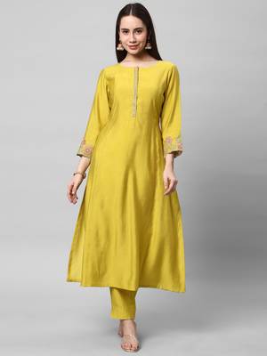 A line kurta in silk blend fabric with embroidered placket and sleeve. 1