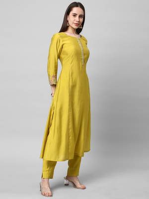 A line kurta in silk blend fabric with embroidered placket and sleeve. 3