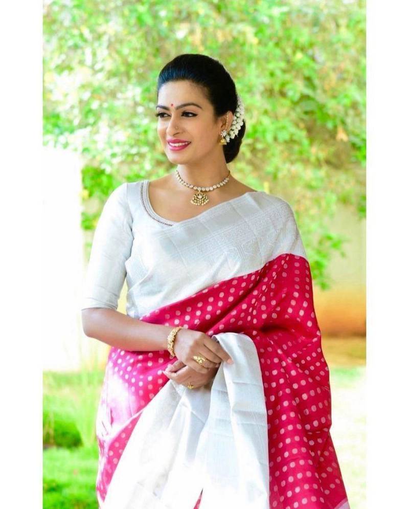 Pink Woven Kanjivaram Silk Saree With Blouse Piece