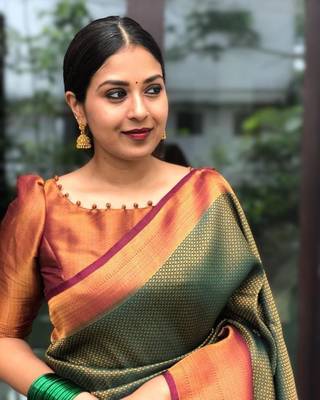 Dark Green Woven Faux Faux Kanjivaram Silk Saree With Blouse Piece 3