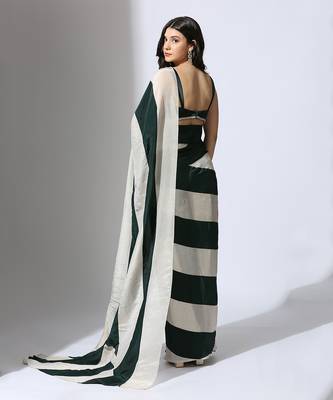 Color block saree set with waist belt 4