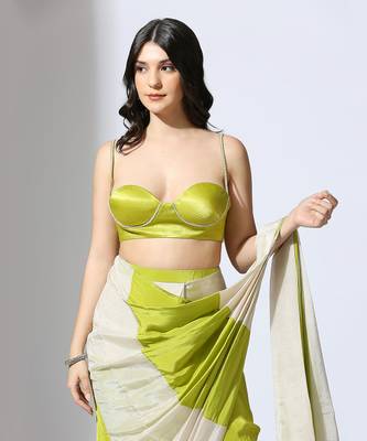 Color block saree with embroidered blouse 5