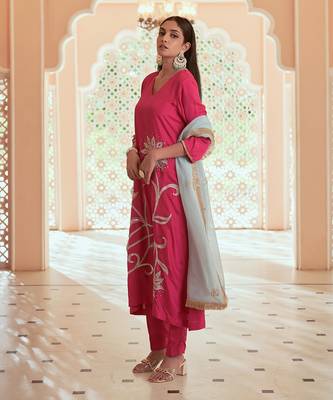 Pink silk embroidered kurti set 2