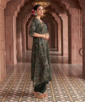 Green printed kurta set 4