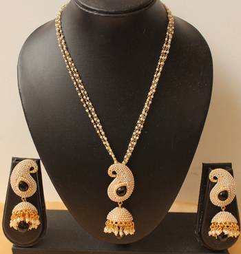 Lovely Designer Pearl Finish Black Mango Pendant Necklace With Jhumka 1