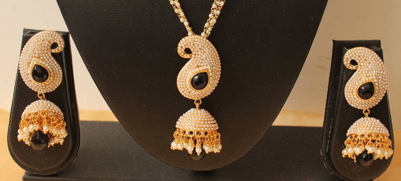 Lovely Designer Pearl Finish Black Mango Pendant Necklace With Jhumka