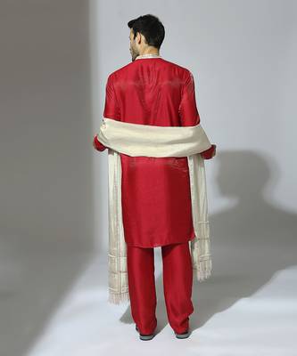 Red  embroidered kurta set 4