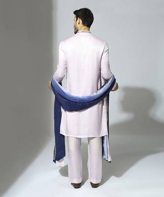 Lilac embroidered kurta set with blue dupatta 3