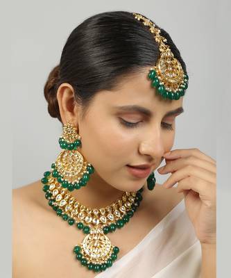 Emerald beaded kundan necklace set 1