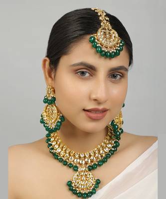 Emerald beaded kundan necklace set 2