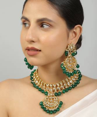 Emerald beaded kundan necklace with earring 1