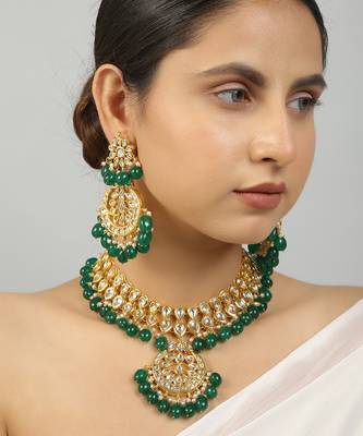 Emerald beaded kundan necklace with earring 3
