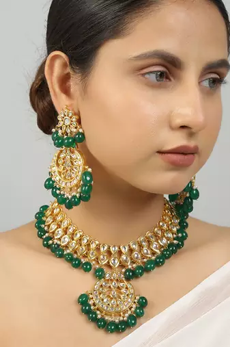 Emerald beaded kundan necklace with earring