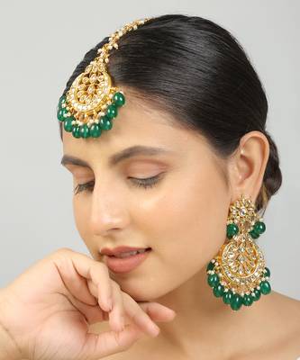 Emerald beaded kundan earrings & maang tikka 2
