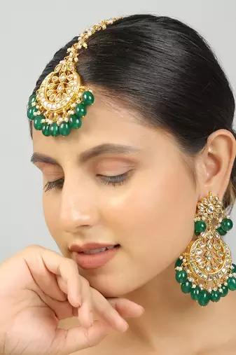 Emerald beaded kundan earrings & maang tikka