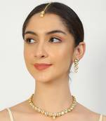 Kundan necklace with earrings & maang tikka