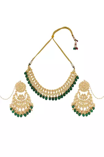 Gold toned kundan necklace with pair of earrings