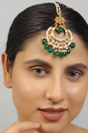 Gold tone kundan maang tikka
