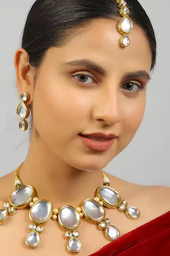 Handcrafted maharani kundan necklace set