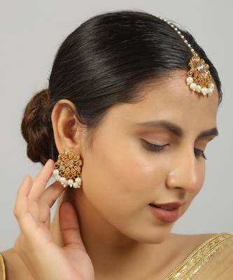 Kundan floral earrings with maang tikka 1