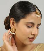 Kundan floral earrings with maang tikka