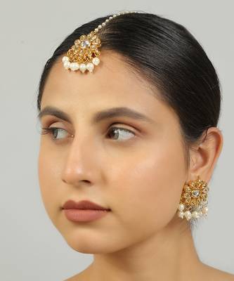 Kundan floral earrings with maang tikka 2
