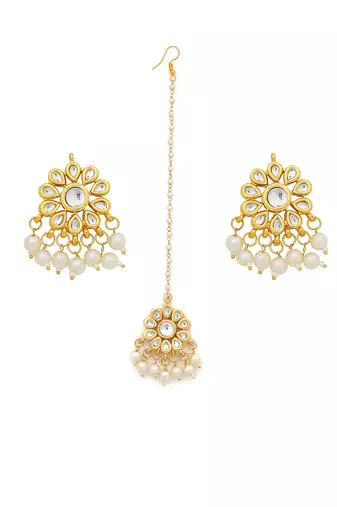 Kundan floral earrings with maang tikka