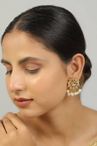 Floral kundan earrings