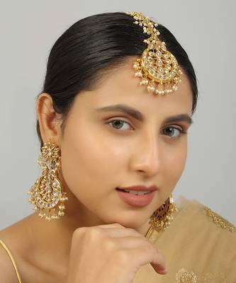 Kundan earrings & maang tikka set 1