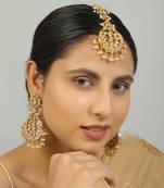 Kundan earrings & maang tikka set