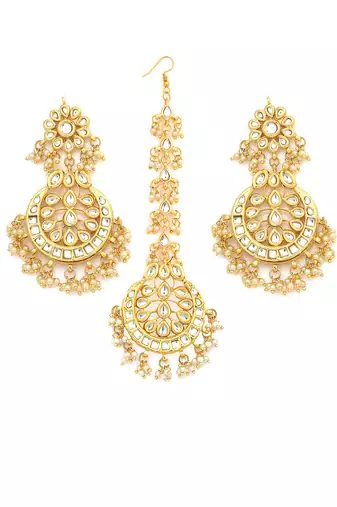 Kundan earrings & maang tikka set