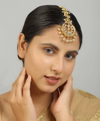 Kundan embellished maang tikka 1