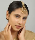Kundan embellished maang tikka