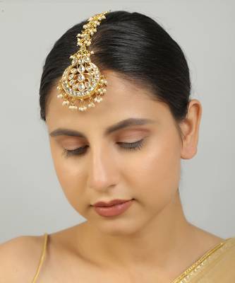 Kundan embellished maang tikka 2